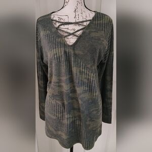 5/$25 First Love By Lovelyn Camo Long Sleeve Top Size Medium